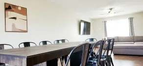 Fast internet: 2-car garage, 2 4K TVs on 3 acres! - Image 3