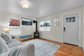 Cozy Downtown Redmond Cottage - Image 4