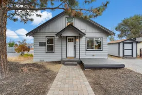 Cozy Downtown Redmond Cottage - Image 2
