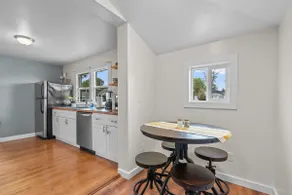 Cozy Downtown Redmond Cottage - Image 5