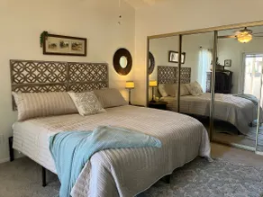 Kozy 3-bedroom 2 bath home with Pool & Spa access - Image 3