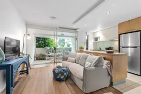 Hustle & Bustle! 2 Bed/1bath/1car/pool ~ Teneriffe - Image 2