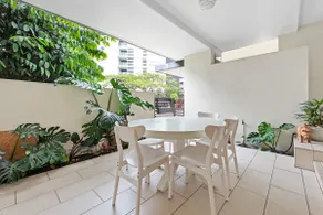 Hustle & Bustle! 2 Bed/1bath/1car/pool ~ Teneriffe - Image 4