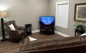 Beautiful Townhome with Pool - Image 4