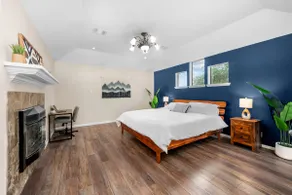 Woodlands Area Lake View Retreat - Image 3