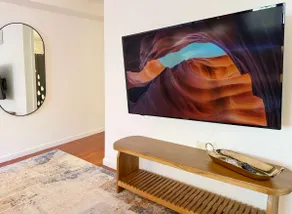 King Bed | Huge Dining Area | Walk Score 99 | Loft - Image 5