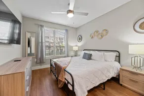 Sleeps 10 w/King Bed+Gym+Free Parking+Stockyards - Image 3
