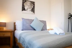 3 Bed home | Free Parking - Image 5