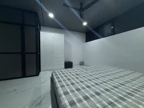 #6 Cozy Studio in Commercial Hub - Image 5
