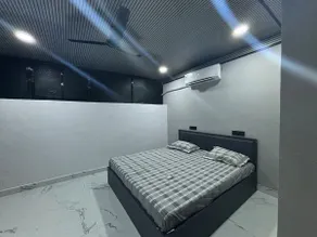 #6 Cozy Studio in Commercial Hub - Image 4