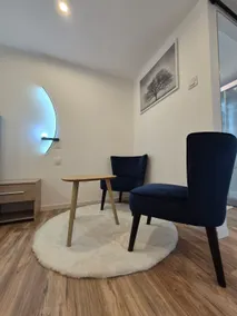 Apartment in Paris's South 2 district - Image 2
