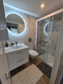 Apartment in Paris's South 2 district - Image 5