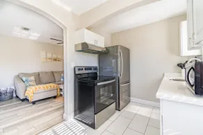 Sunny 2/1 Condo Close to Clearwater Beach - Image 4