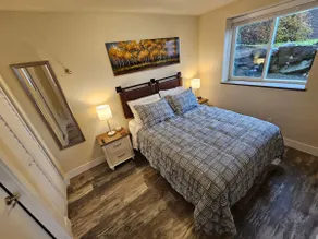 Spectacular Waterfront and Mountain Views - Image 2