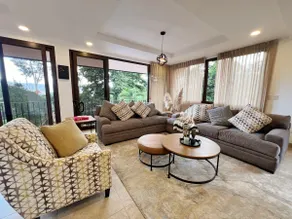 Large home, pool, and great view - Image 3