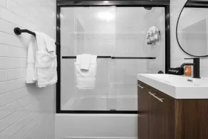Charming 1BR King Bed - Just 20 Minutes from NYC! - Image 4