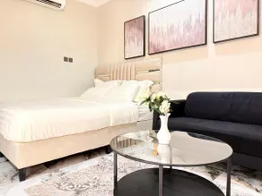 Room and bathroom with smart access - Image 4