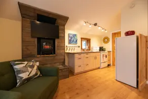 Located in Downtown Whitehorse - Treehouse - Image 4