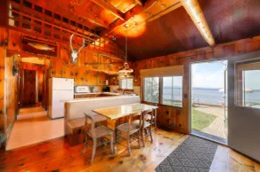Charming 3BR lakefront house - Image 5