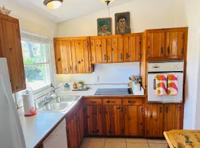 1960’s Historic Jekyll Gem- Walk to Beach & Bikes - Image 2
