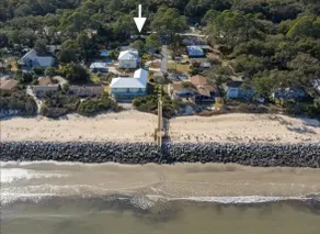 1960’s Historic Jekyll Gem- Walk to Beach & Bikes - Image 3