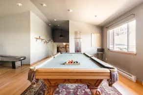 Retro Mountain Retreat | Billiards, Views, Central - Image 3