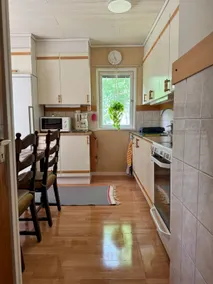 Vacation villa with fenced yard - Image 3