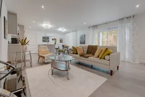 Elegant Loft in Roxton Pond - Image 3