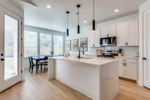 Bright & Modern in South Dallas - Image 2