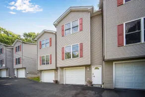 Fun n Comfortable 2 BR Near Attractions – King Bed - Image 4