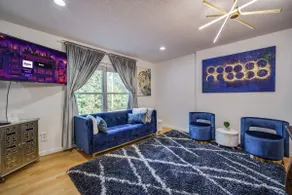 Fun n Comfortable 2 BR Near Attractions – King Bed - Image 5
