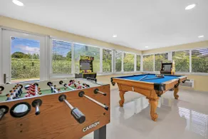 6 mins to the beach, games, Heated pool, BBQ, TV. - Image 2