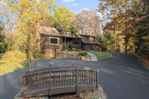 Beautiful 5 Bdr Log House in Cranberry - Image 2