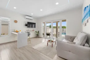 Stylish & Sunny Home Mins to Beach and Private Pool! - Image 2