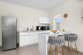 Stylish & Sunny Home Mins to Beach and Private Pool! - Image 5