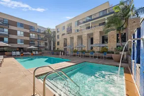 Penthouse: King Beds, Resort Pool/Hot Tub, Games! - Image 2