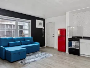 Newly Renovated Apt - Downtown 3 - Image 2