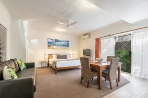 Queen Studio Apartment - Byron Central Apartments - Image 2