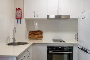 Queen Studio Apartment - Byron Central Apartments - Image 5