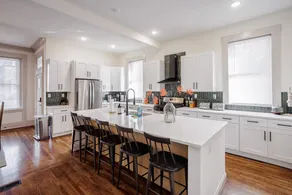 NEW Historic Mansion-Sleeps 15-Game Room-Parking - Image 3
