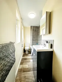 Central Located One Bedroom Apt - Image 5