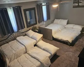 City Living sleeps 12 15 mins to Downtown - Image 5