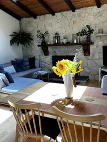 Serene two-level Chalet, 3 minutes from Windham. - Image 4