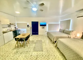 Full Studio Apt King Beds AC City Hotspots Access - Image 2