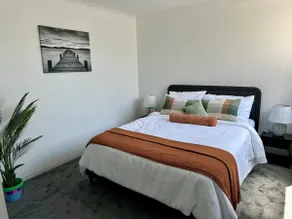 Stylish Townhouse in Kensington - Image 4