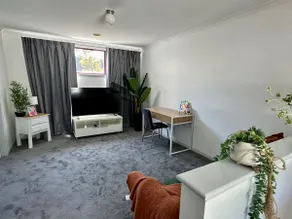 Stylish Townhouse in Kensington - Image 5
