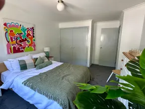 Stylish Townhouse in Kensington - Image 3