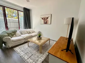 Stylish Townhouse in Kensington - Image 2