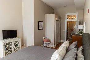 Downtown loft in the heart of Mass! Full floor! - Image 4
