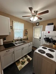 CoZenova Cottage - Seasonally Decorated - Image 3